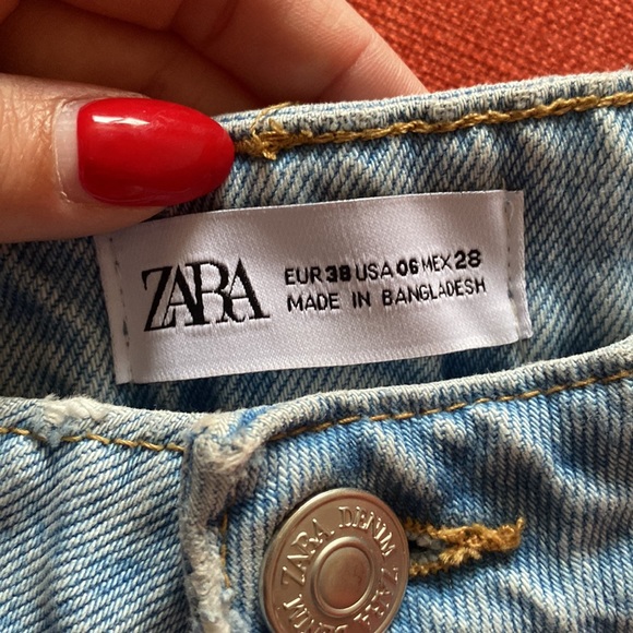 Zara ripped denim shorts - Picture 3 of 3